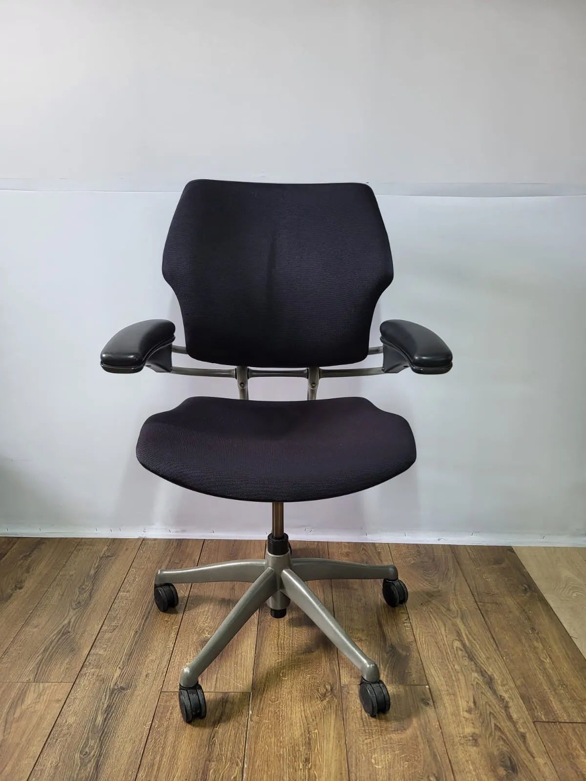 Humanscale Office Chair Refurbished: Freedom Task Chair, Low Back, Black Fabric, Ergonomic Chair