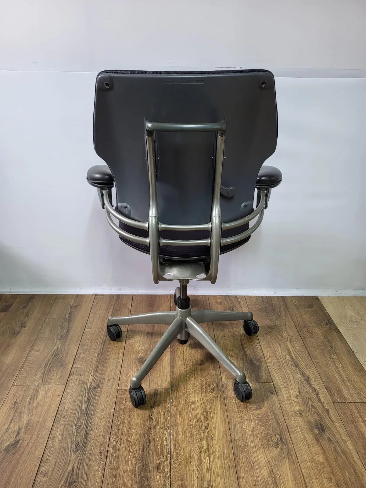 Humanscale Office Chair Refurbished: Freedom Task Chair, Low Back, Black Fabric, Ergonomic Chair