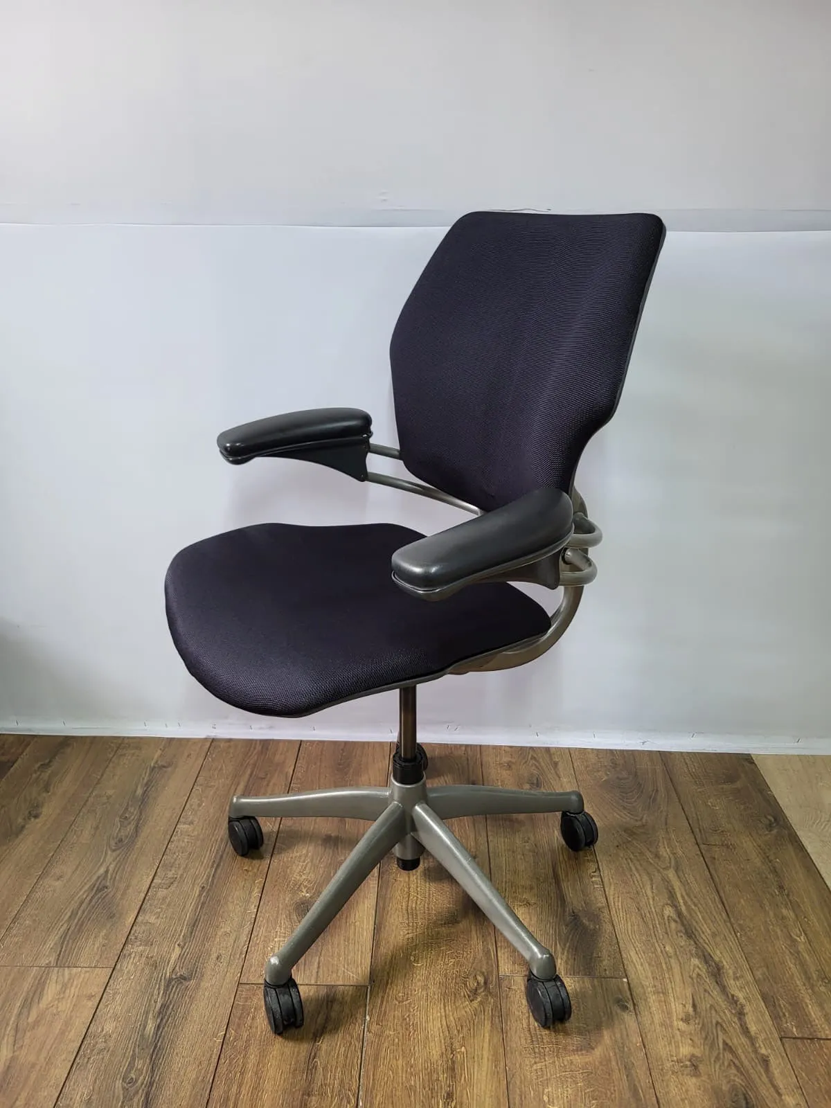 Humanscale Office Chair Refurbished: Freedom Task Chair, Low Back, Black Fabric, Ergonomic Chair