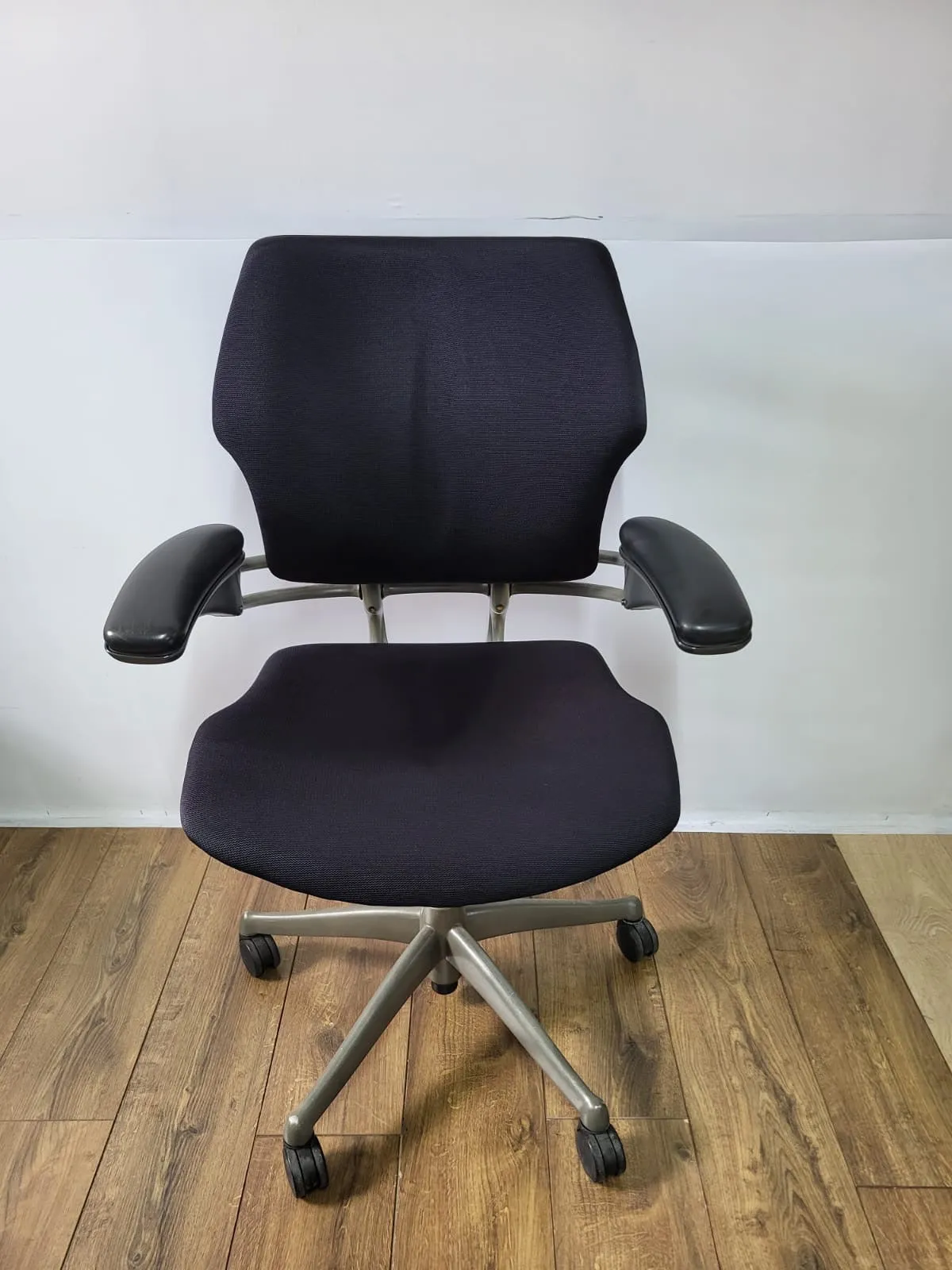 Humanscale Office Chair Refurbished: Freedom Task Chair, Low Back, Black Fabric, Ergonomic Chair